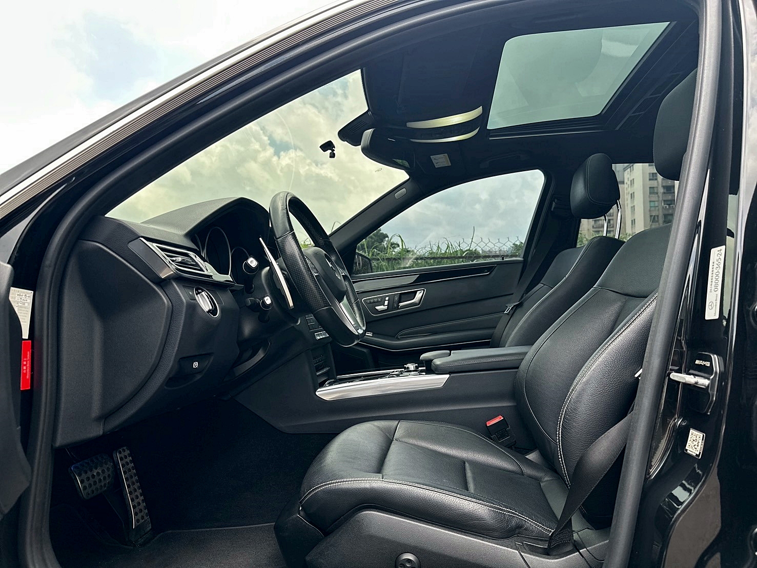 正AMG稀有釋出 2015年 Benz E250 Elegance AMG 2.0 新車價321萬 7速手自排 渦輪增壓 摸門 360環景影像  第4張相片