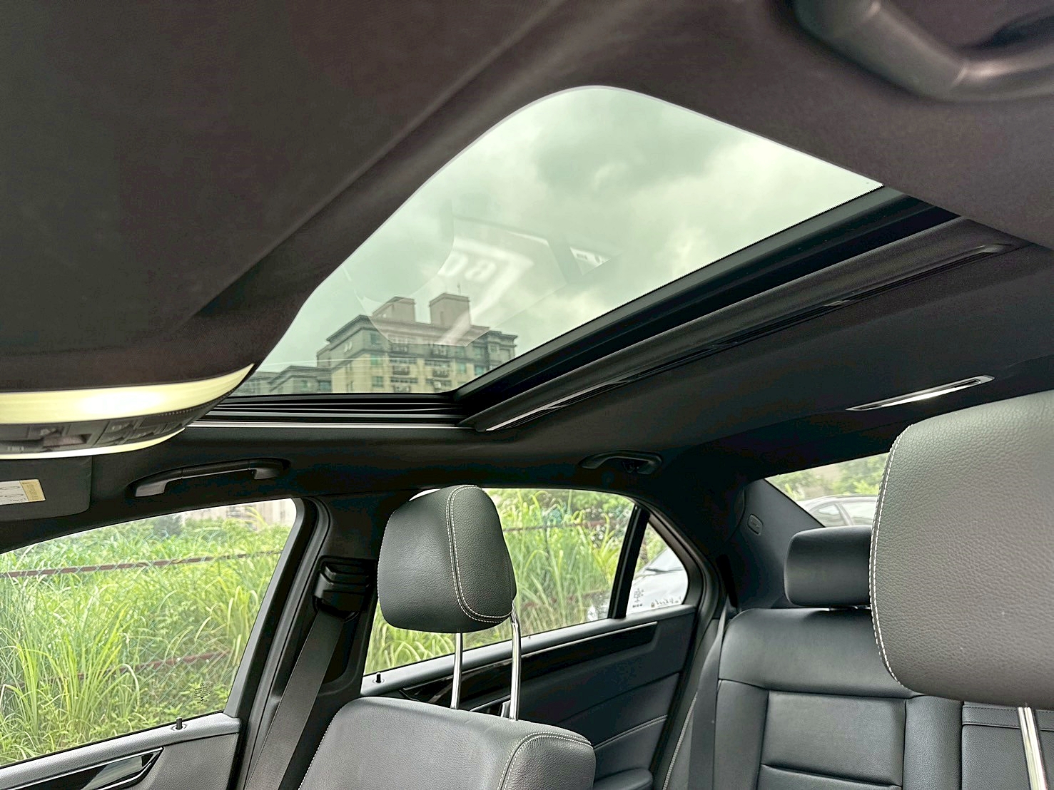 正AMG稀有釋出 2015年 Benz E250 Elegance AMG 2.0 新車價321萬 7速手自排 渦輪增壓 摸門 360環景影像  第5張相片