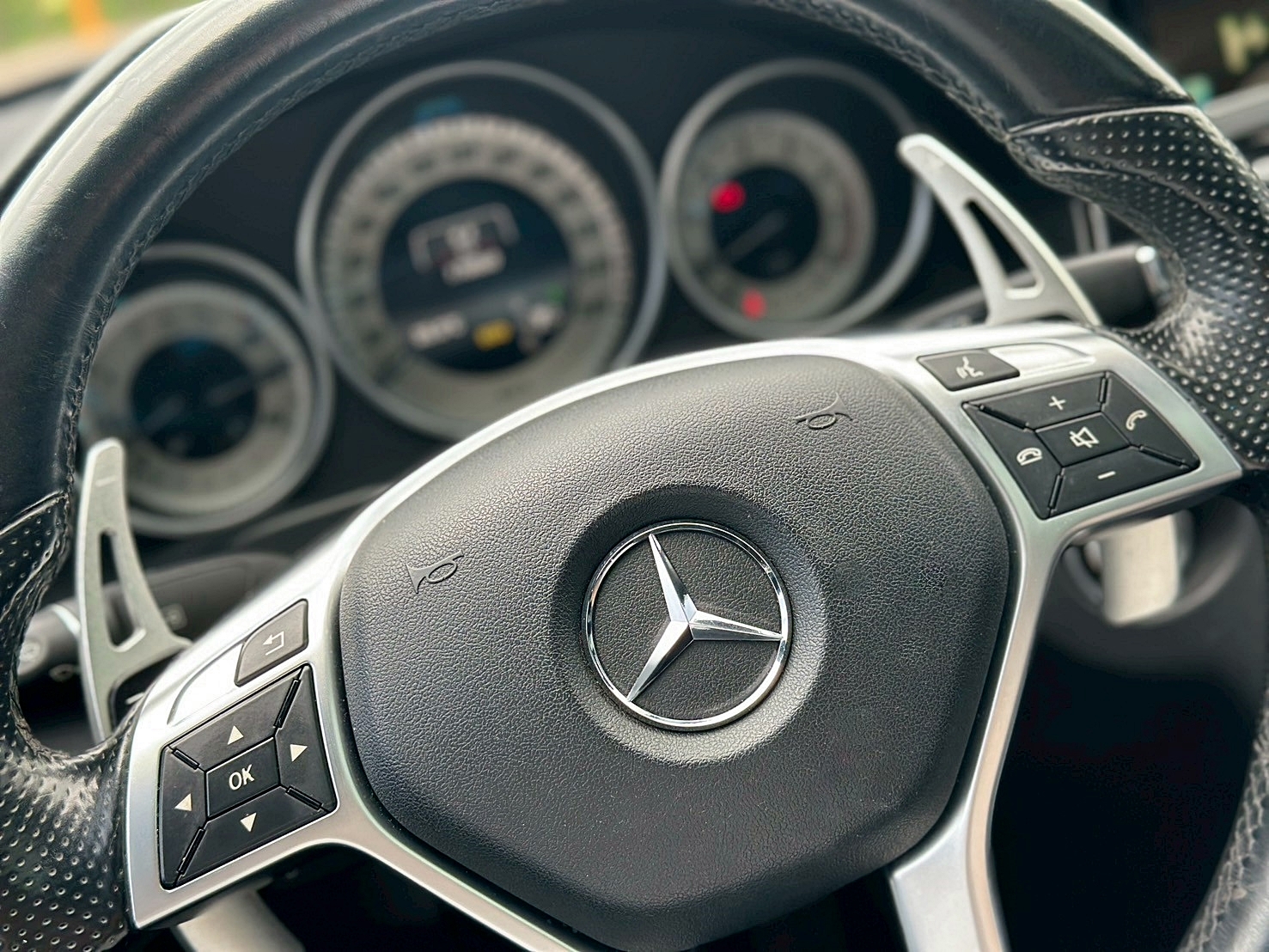 正AMG稀有釋出 2015年 Benz E250 Elegance AMG 2.0 新車價321萬 7速手自排 渦輪增壓 摸門 360環景影像  第8張相片