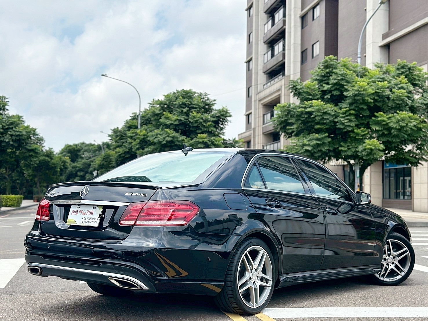 正AMG稀有釋出 2015年 Benz E250 Elegance AMG 2.0 新車價321萬 7速手自排 渦輪增壓 摸門 360環景影像  第14張相片