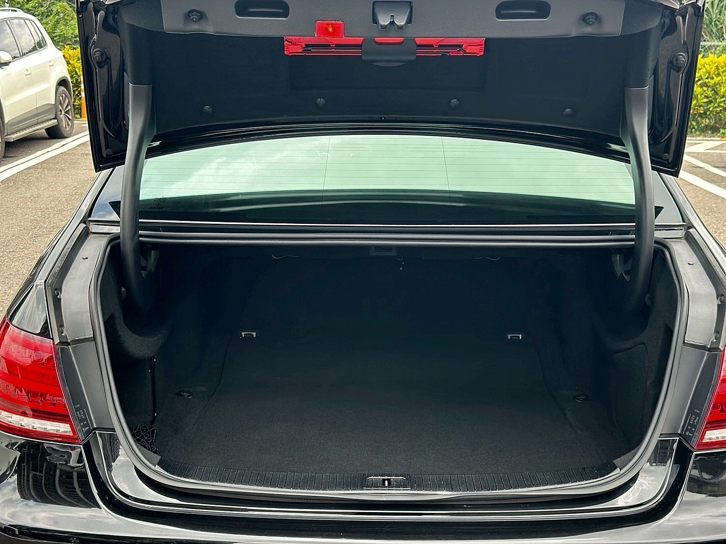 正AMG稀有釋出 2015年 Benz E250 Elegance AMG 2.0 新車價321萬 7速手自排 渦輪增壓 摸門 360環景影像  第17張相片