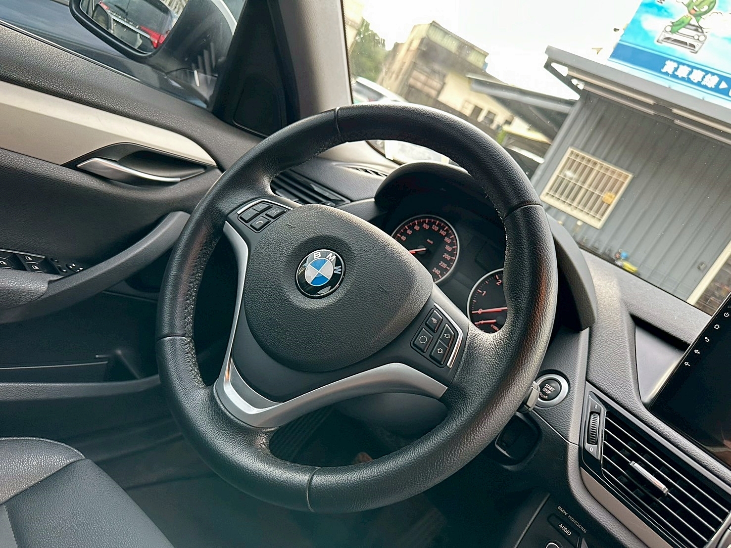 2015年 BMW X1 sDrive18i 新車價168萬 僅跑12萬 6速手自排 自然進氣 大螢幕安卓機  第7張相片