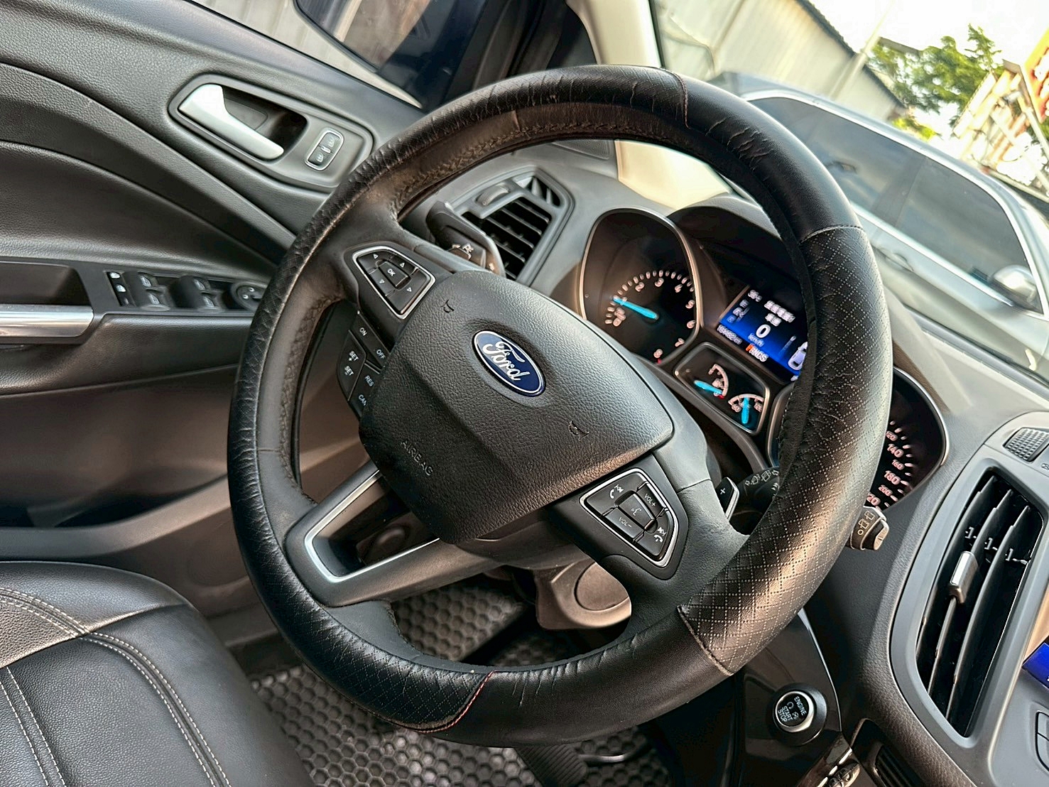 2017年 Ford Kuga 時尚經典型 1.5 新車價100萬  6速手自排 渦輪增壓  第7張相片