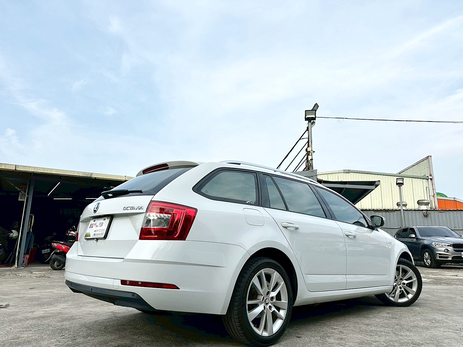 2018年 Skoda Octavia Combi 1.4 TSI菁英版 新車價107萬 僅跑13萬 雙離合器7速自手排 渦輪增壓  第17張相片