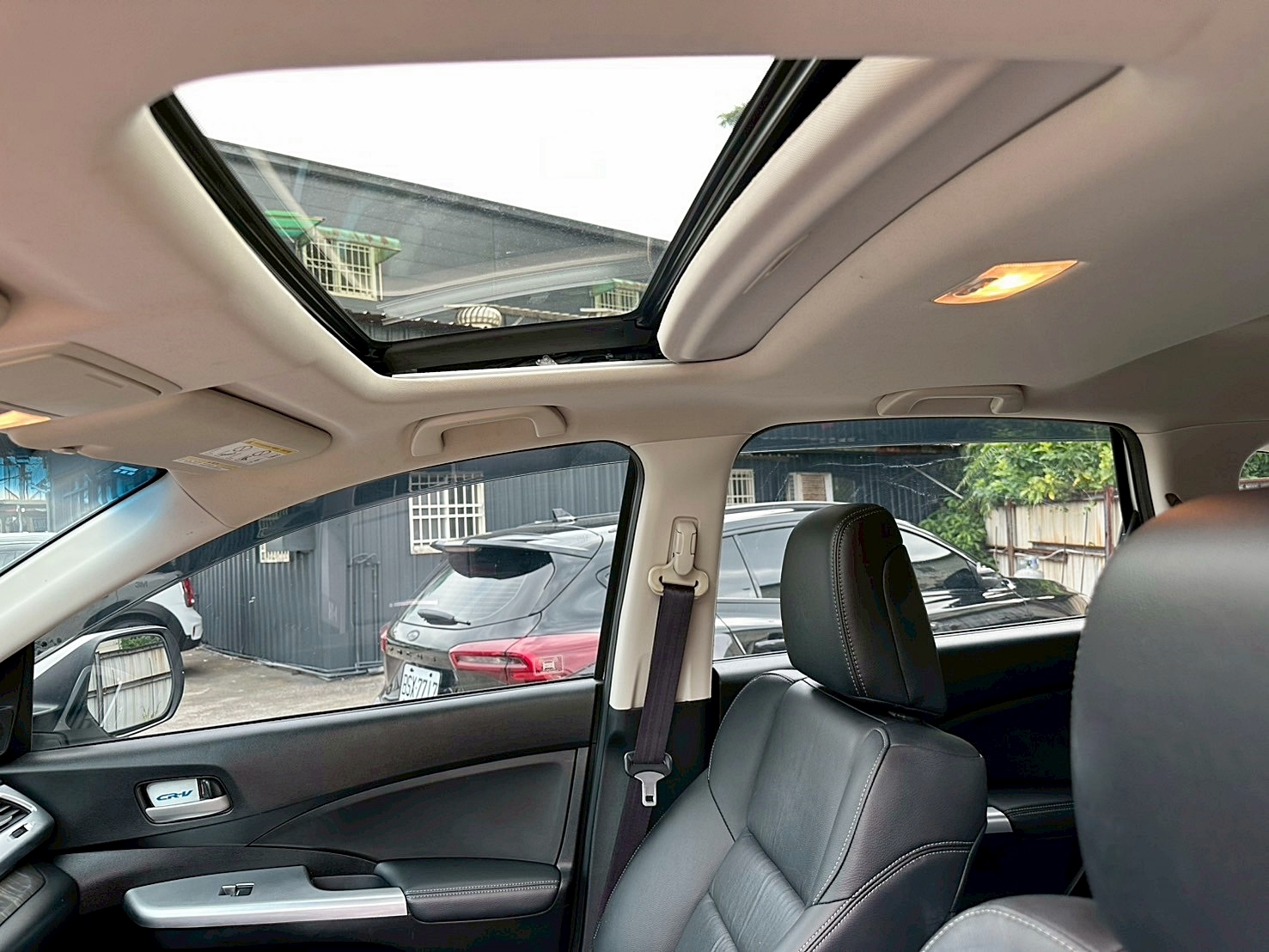 車庫車 兩年保固 2016年 Honda CR-V 2.4 VTi-S 原廠保養 僅跑八萬 新車價97萬  第5張相片