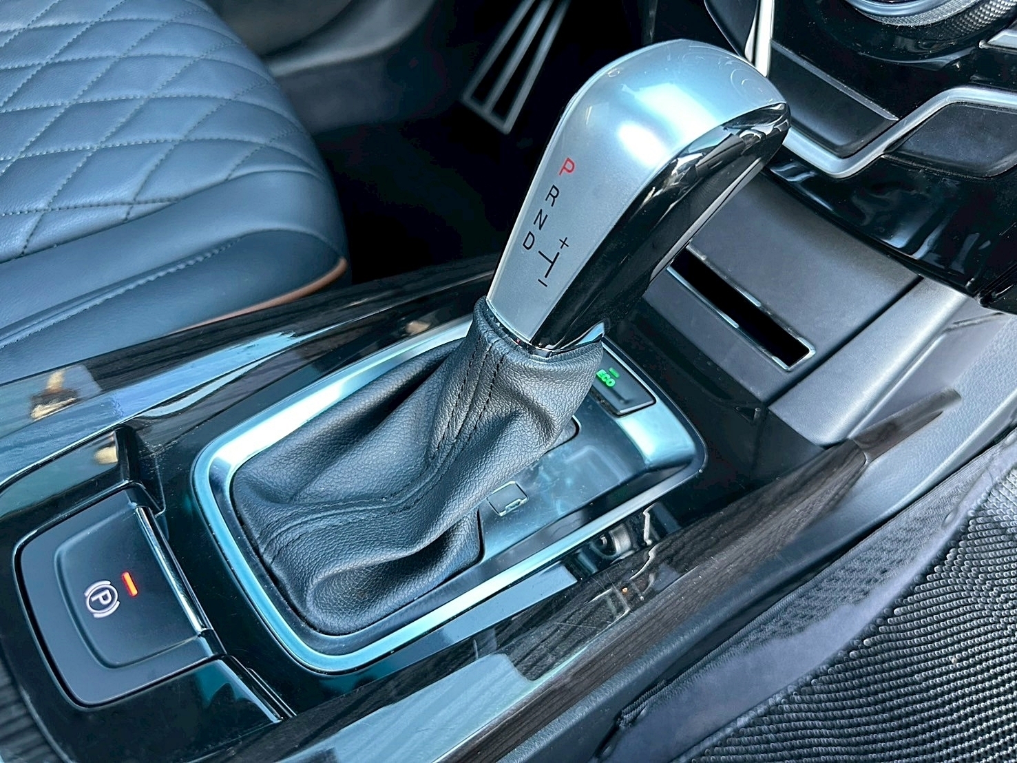 認證車兩年保固 2016年 Luxgen U6 Turbo ECO Hyper 1.8經典型 原廠保養 跑少  第15張相片