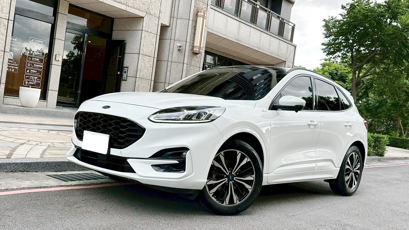 最頂級 稀有釋出 2020年 Ford KugaEcoBoost 250 AWD ST-Line 新車價120萬  8速手自排 渦輪增壓 僅跑八萬 四輪驅動  第1張相片