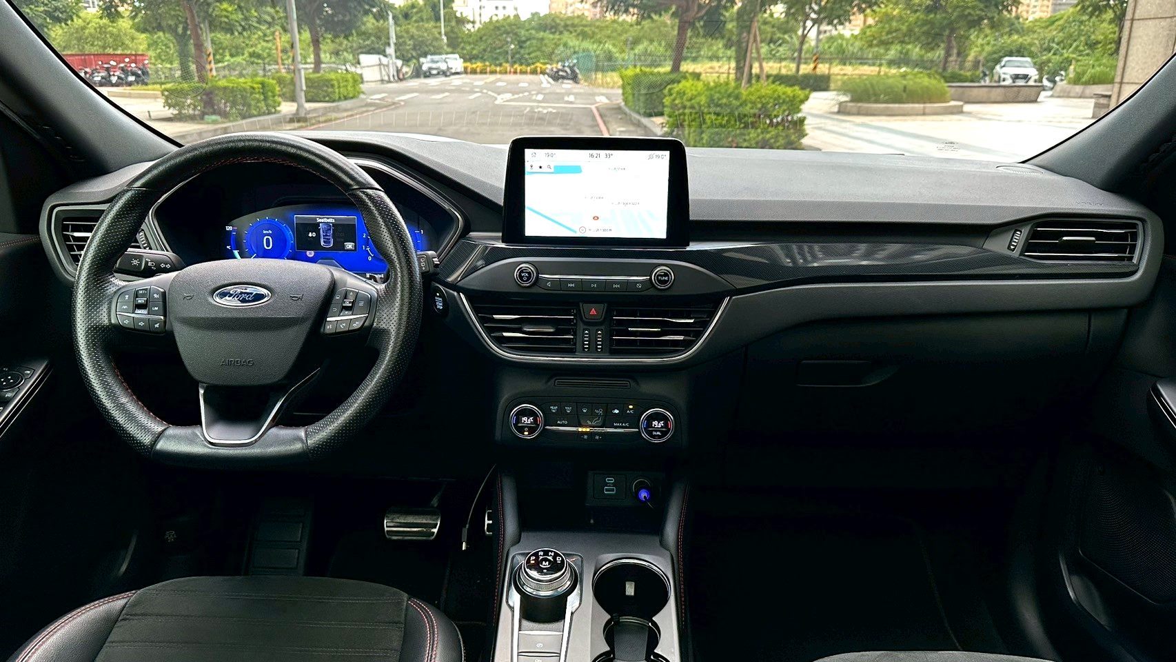 最頂級 稀有釋出 2020年 Ford KugaEcoBoost 250 AWD ST-Line 新車價120萬  8速手自排 渦輪增壓 僅跑八萬 四輪驅動  第5張相片