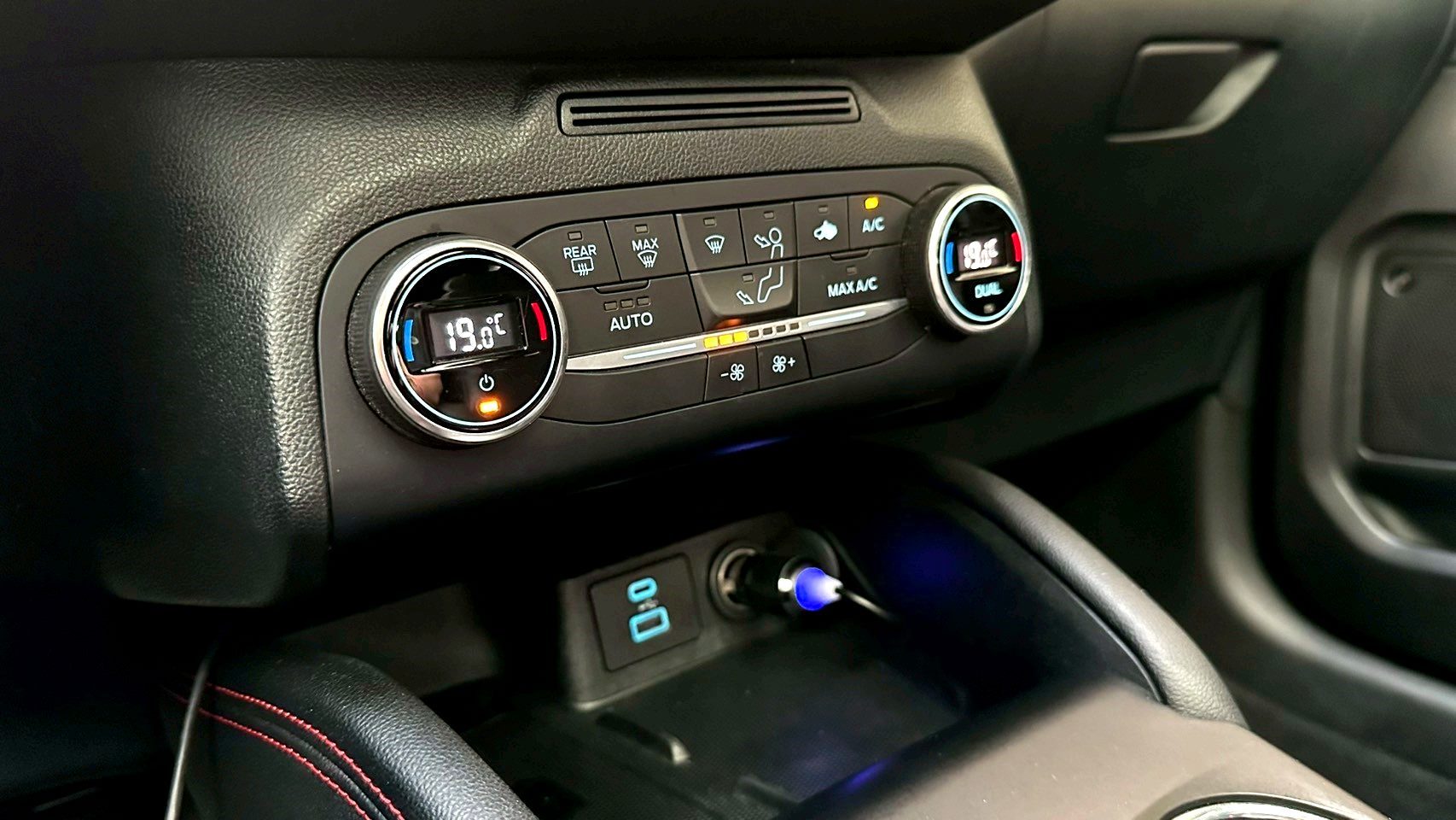 最頂級 稀有釋出 2020年 Ford KugaEcoBoost 250 AWD ST-Line 新車價120萬  8速手自排 渦輪增壓 僅跑八萬 四輪驅動  第12張相片