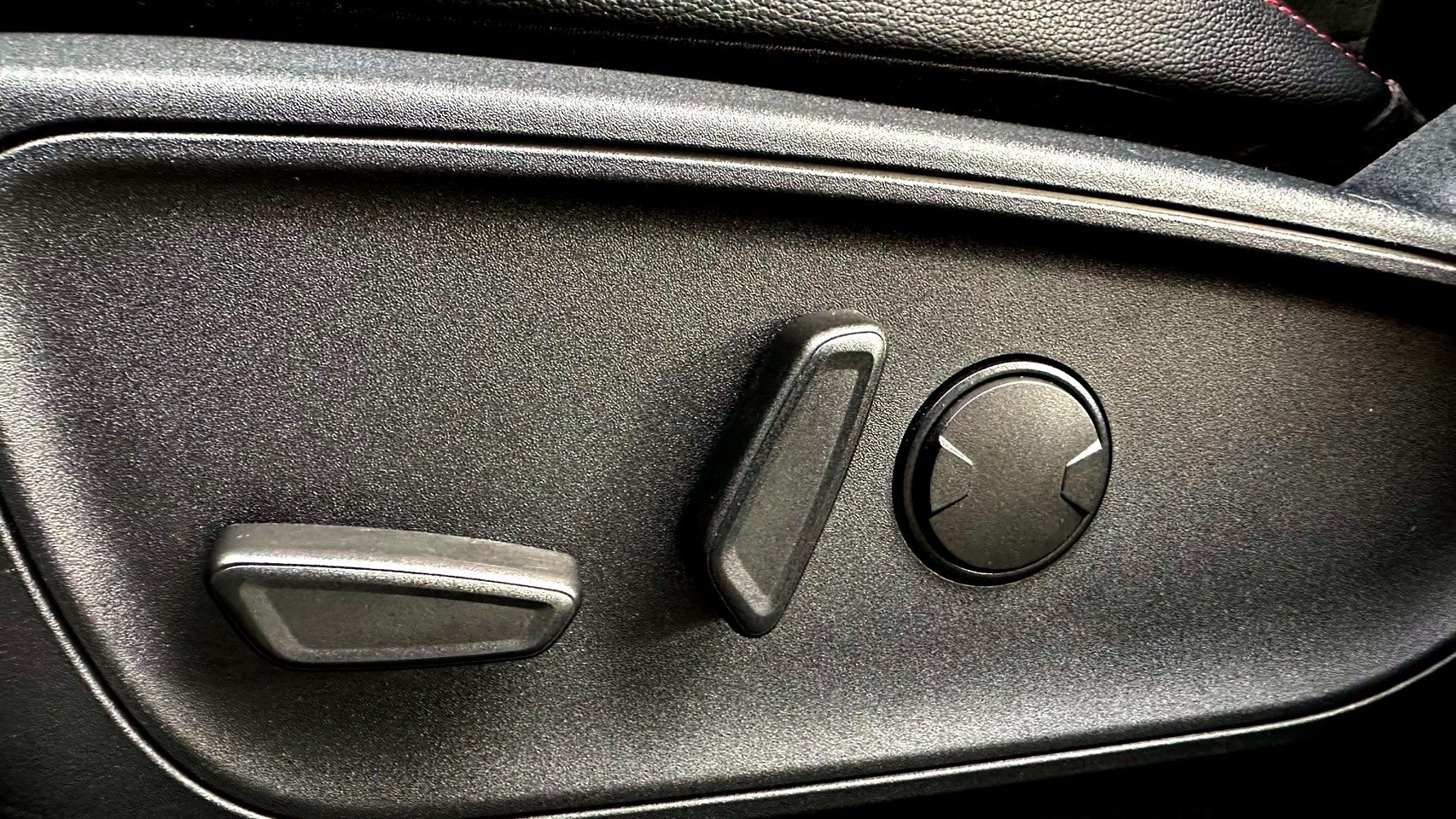 最頂級 稀有釋出 2020年 Ford KugaEcoBoost 250 AWD ST-Line 新車價120萬  8速手自排 渦輪增壓 僅跑八萬 四輪驅動  第15張相片