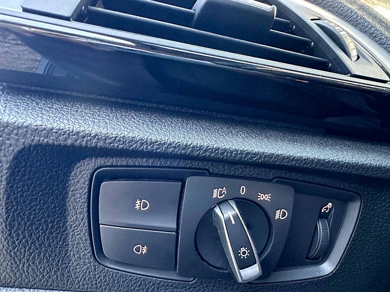 2012年 BMW 116i 1.6 新車價147萬  8速手自排 渦輪增壓 PAPAGO行車紀錄器 Michelin輪胎  第7張相片