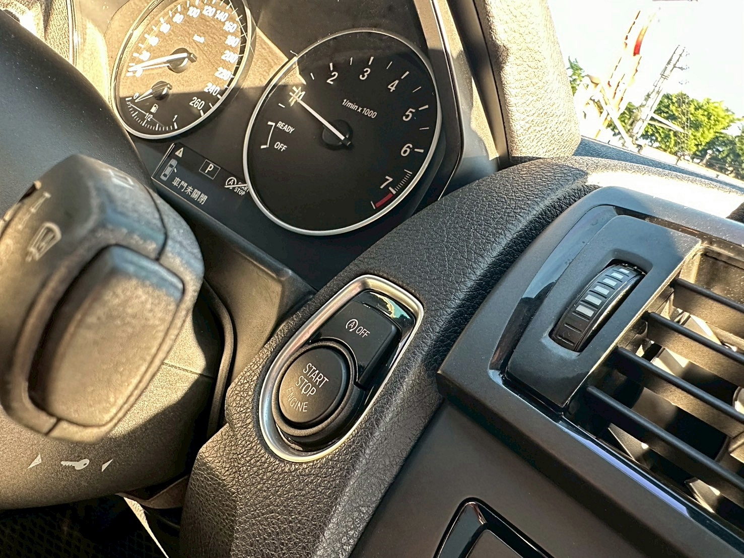 2012年 BMW 116i 1.6 新車價147萬  8速手自排 渦輪增壓 PAPAGO行車紀錄器 Michelin輪胎  第8張相片