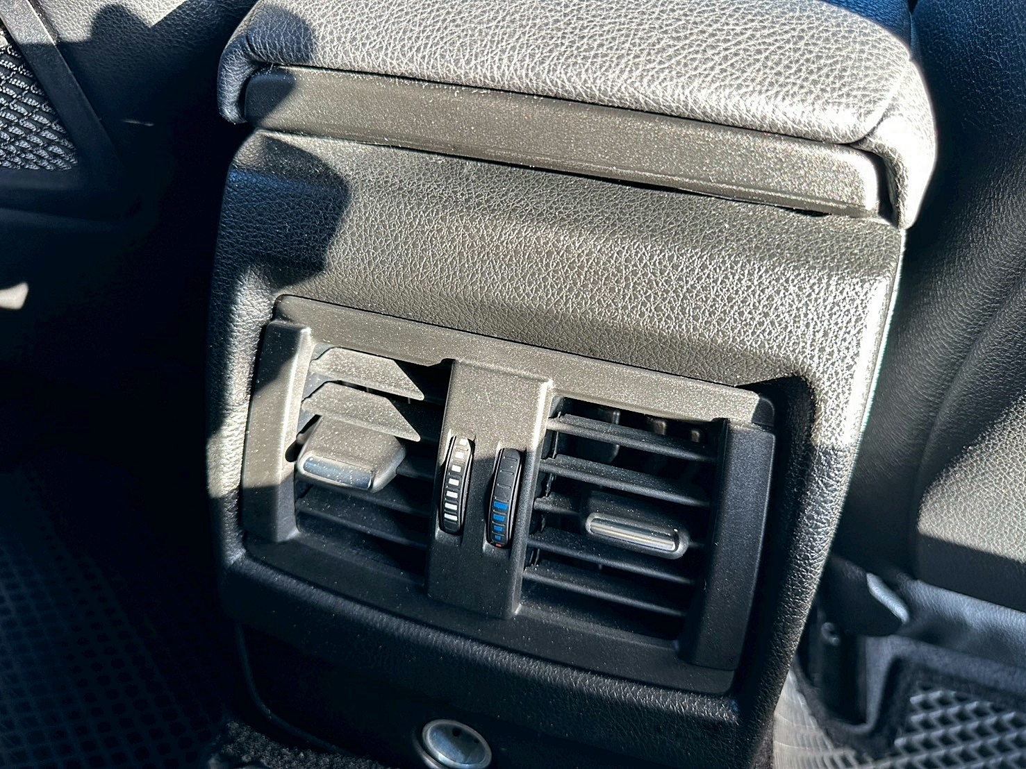 2012年 BMW 116i 1.6 新車價147萬  8速手自排 渦輪增壓 PAPAGO行車紀錄器 Michelin輪胎  第14張相片