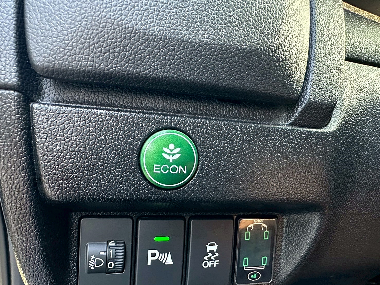 車庫車 跑少 兩年保固 2015年 Honda Fit 1.5 S 新車價近70萬 僅跑9萬 CVT 7速手自排 自然進氣  第8張相片