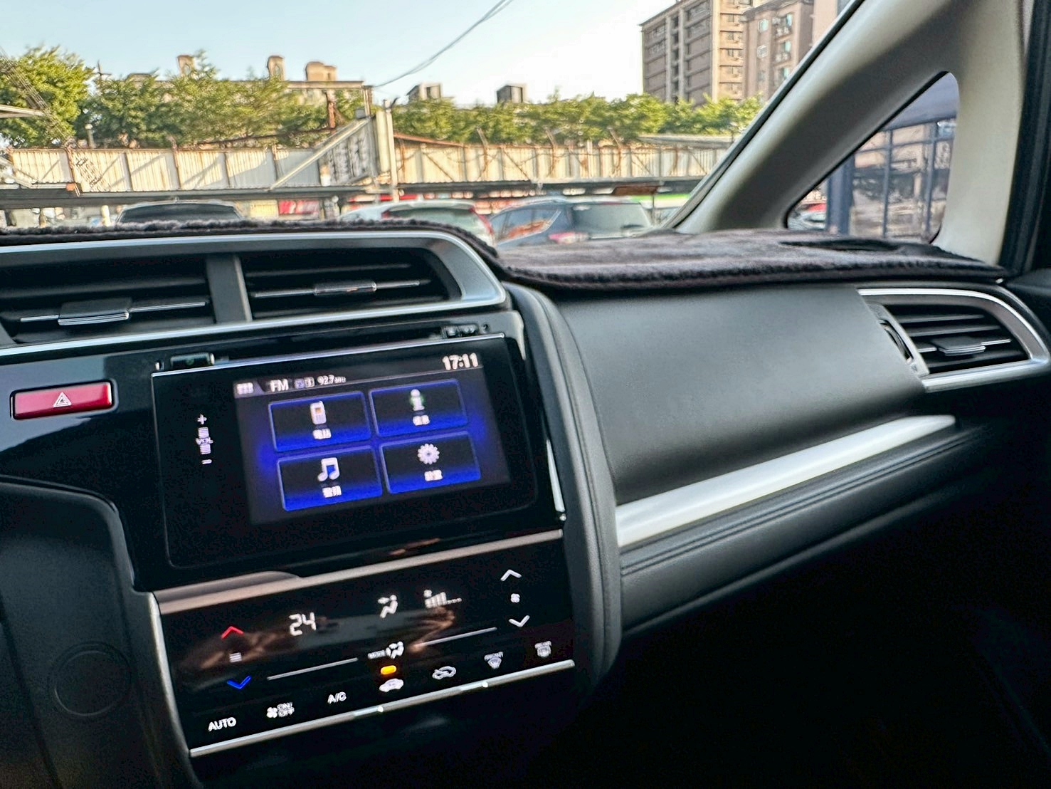 車庫車 跑少 兩年保固 2015年 Honda Fit 1.5 S 新車價近70萬 僅跑9萬 CVT 7速手自排 自然進氣  第10張相片