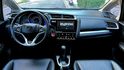 2021年 Honda Fit 1.5 S 新車價近70萬 僅跑六萬 CVT 7速手自排 自然進氣 S版空力套件 箭矢式燈條 Akrapovič雙出尾管 16吋雙色切削鋁圈  第3張縮圖