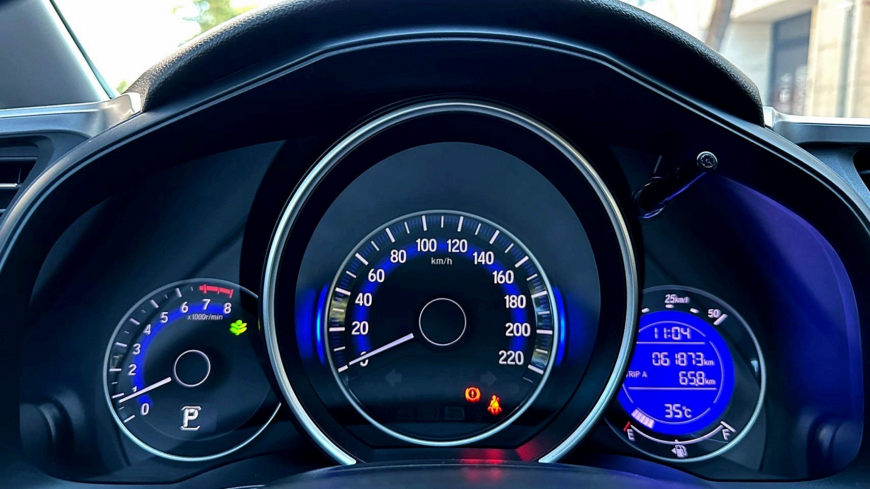 2021年 Honda Fit 1.5 S 新車價近70萬 僅跑六萬 CVT 7速手自排 自然進氣 S版空力套件 箭矢式燈條 Akrapovič雙出尾管 16吋雙色切削鋁圈  第5張相片