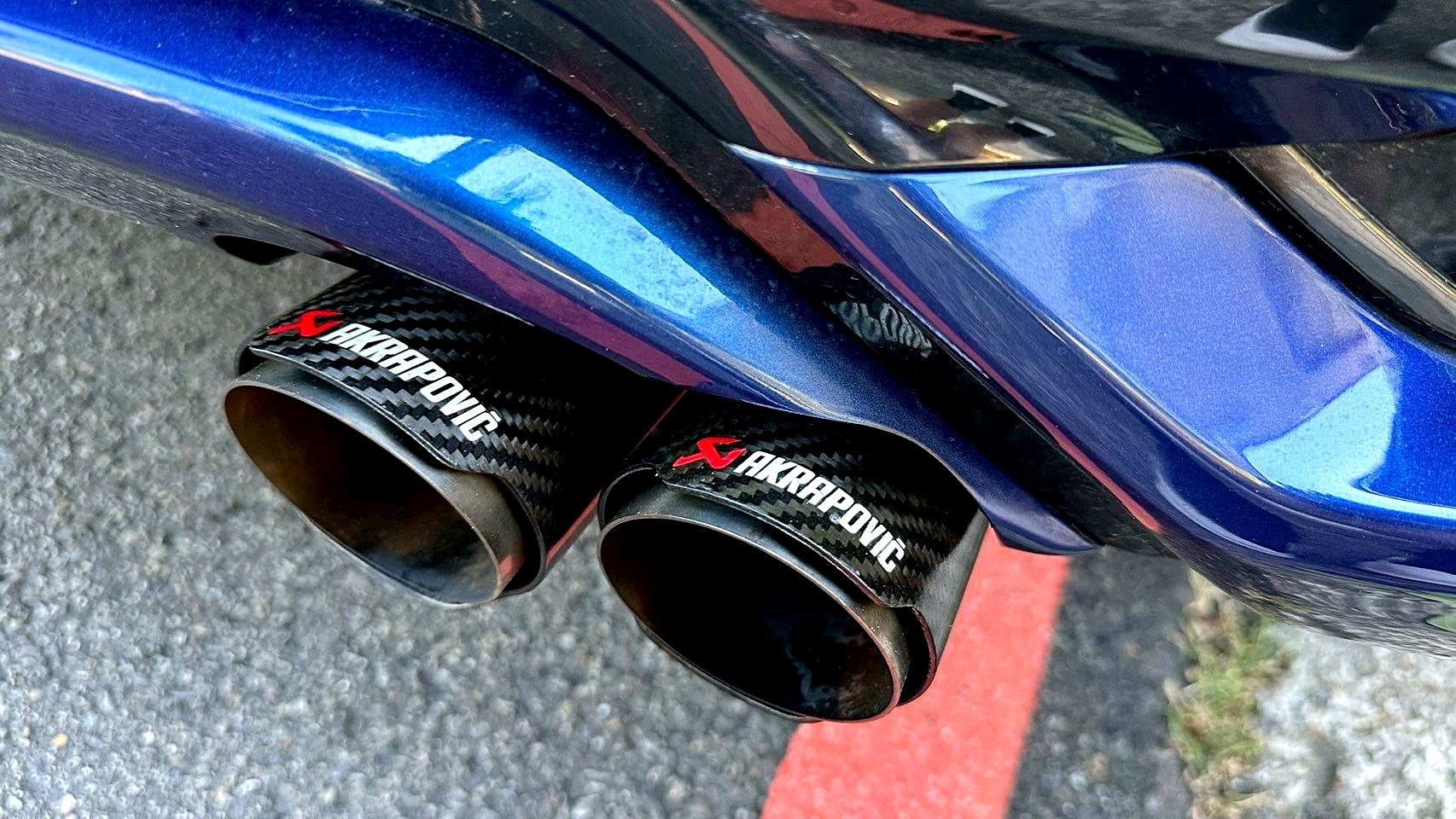 2021年 Honda Fit 1.5 S 新車價近70萬 僅跑六萬 CVT 7速手自排 自然進氣 S版空力套件 箭矢式燈條 Akrapovič雙出尾管 16吋雙色切削鋁圈  第11張相片