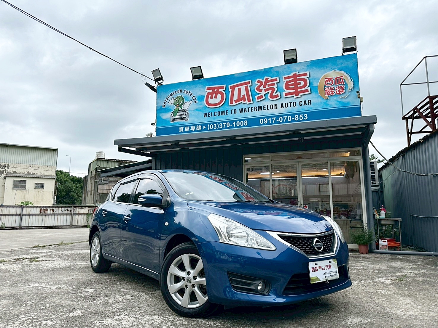 頂級 跑少 兩年保固 2015年 Nissan Tiida 5D 豪華影音版 CVT無段變速 自然進氣 新車價73萬 僅跑八萬  第2張相片
