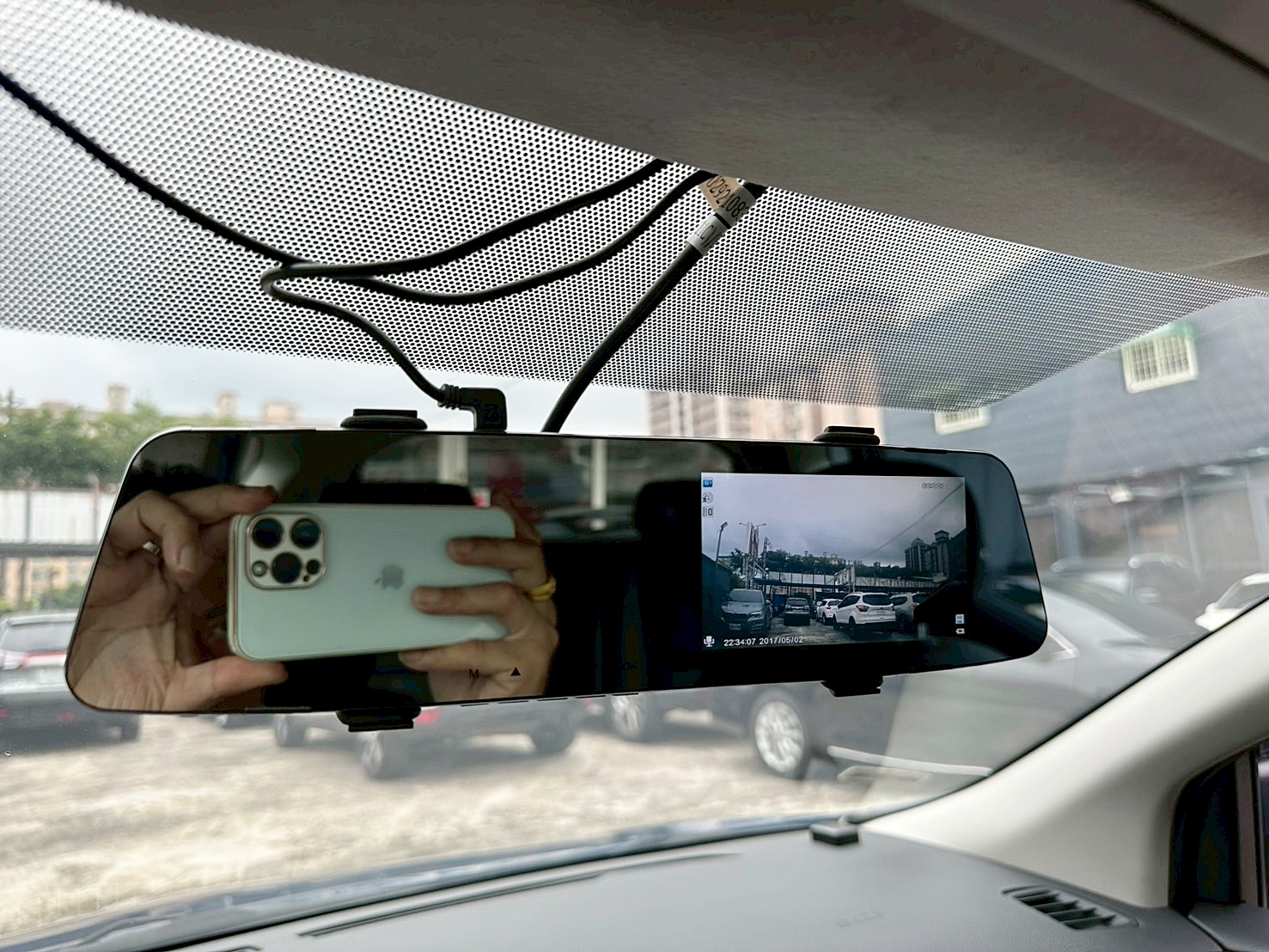 頂級 跑少 兩年保固 2015年 Nissan Tiida 5D 豪華影音版 CVT無段變速 自然進氣 新車價73萬 僅跑八萬  第9張相片