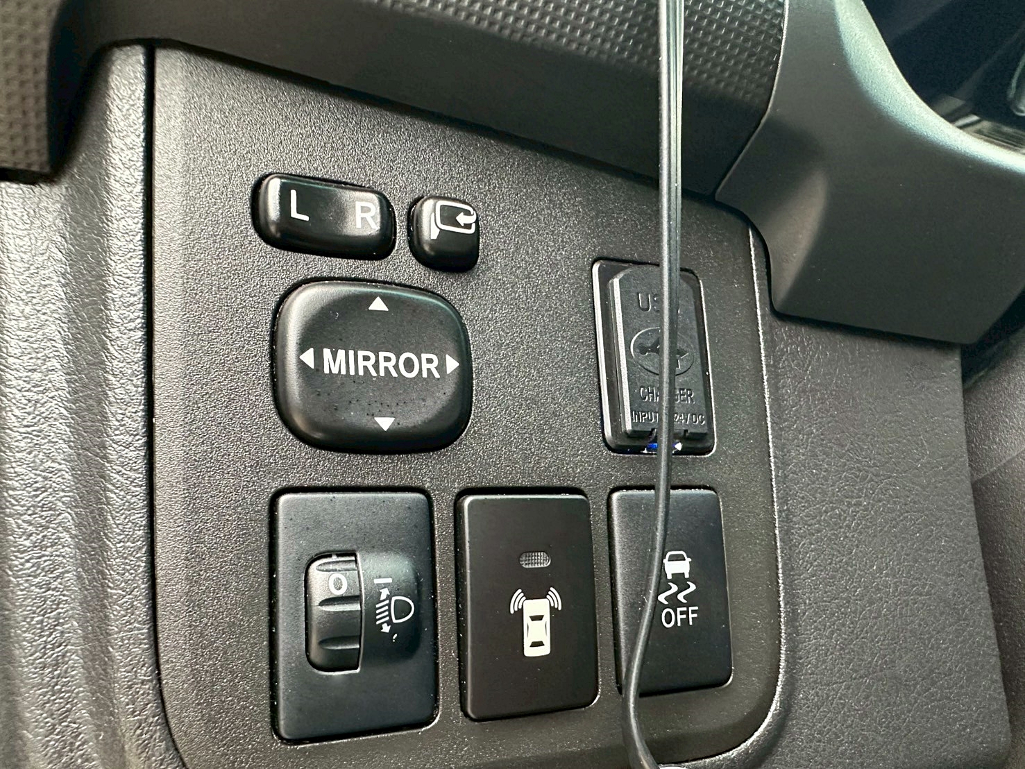 跑少 車庫車 2016年 Toyota Wish 2.0尊爵 CVT 7速手自排 僅跑13萬 新車價86萬 大螢幕安卓機  第9張相片