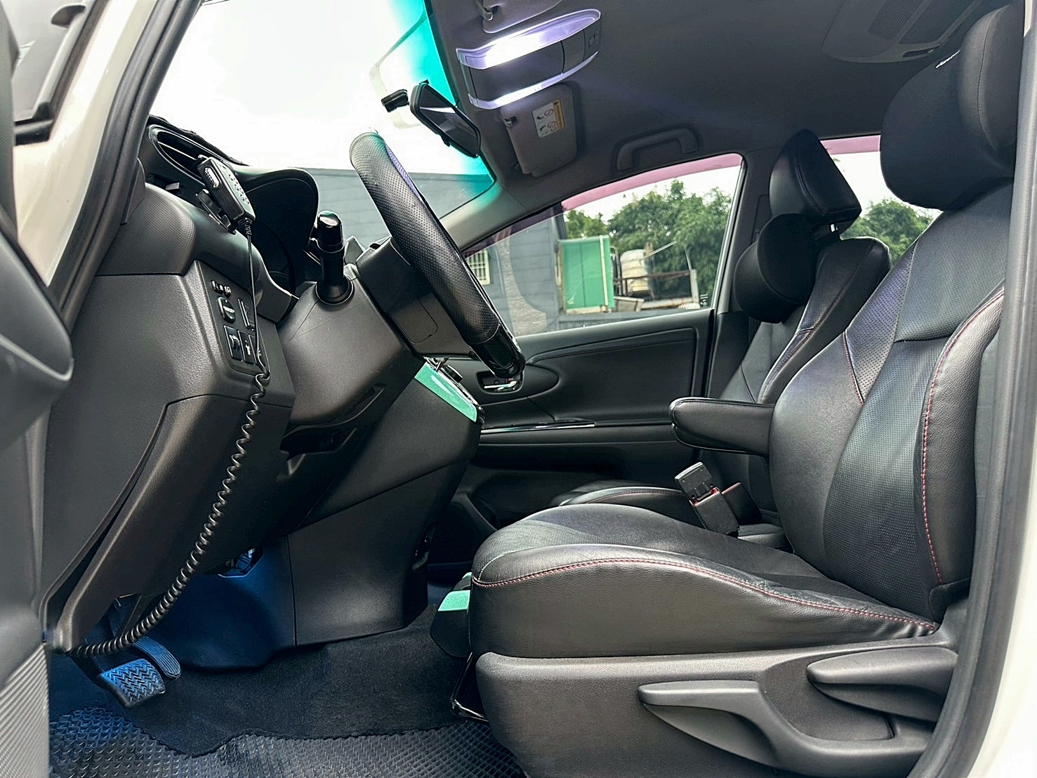 跑少 車庫車 2016年 Toyota Wish 2.0尊爵 CVT 7速手自排 僅跑13萬 新車價86萬 大螢幕安卓機  第13張相片