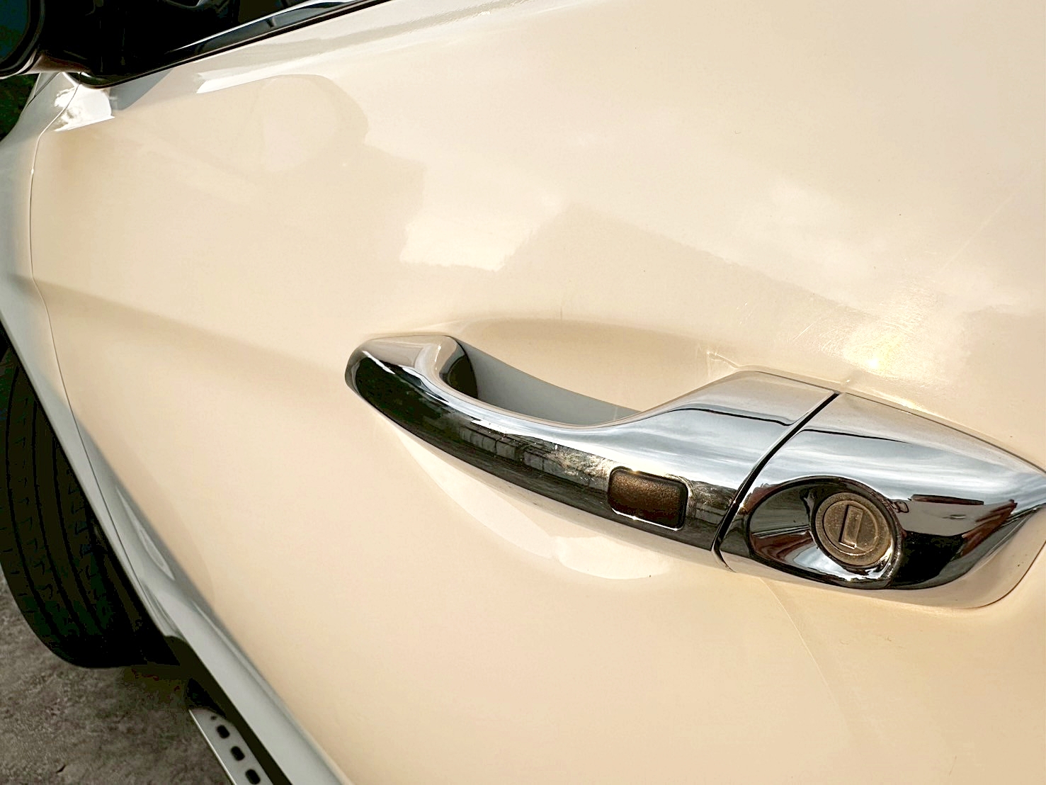 2014年 Hyundai Santa Fe 2.2皇家款 最頂級 新車價130萬 四輪傳動 6速手自排 渦輪增壓  全年度稅金不用一萬五 雙前座電熱椅 自動停車系統   第5張相片