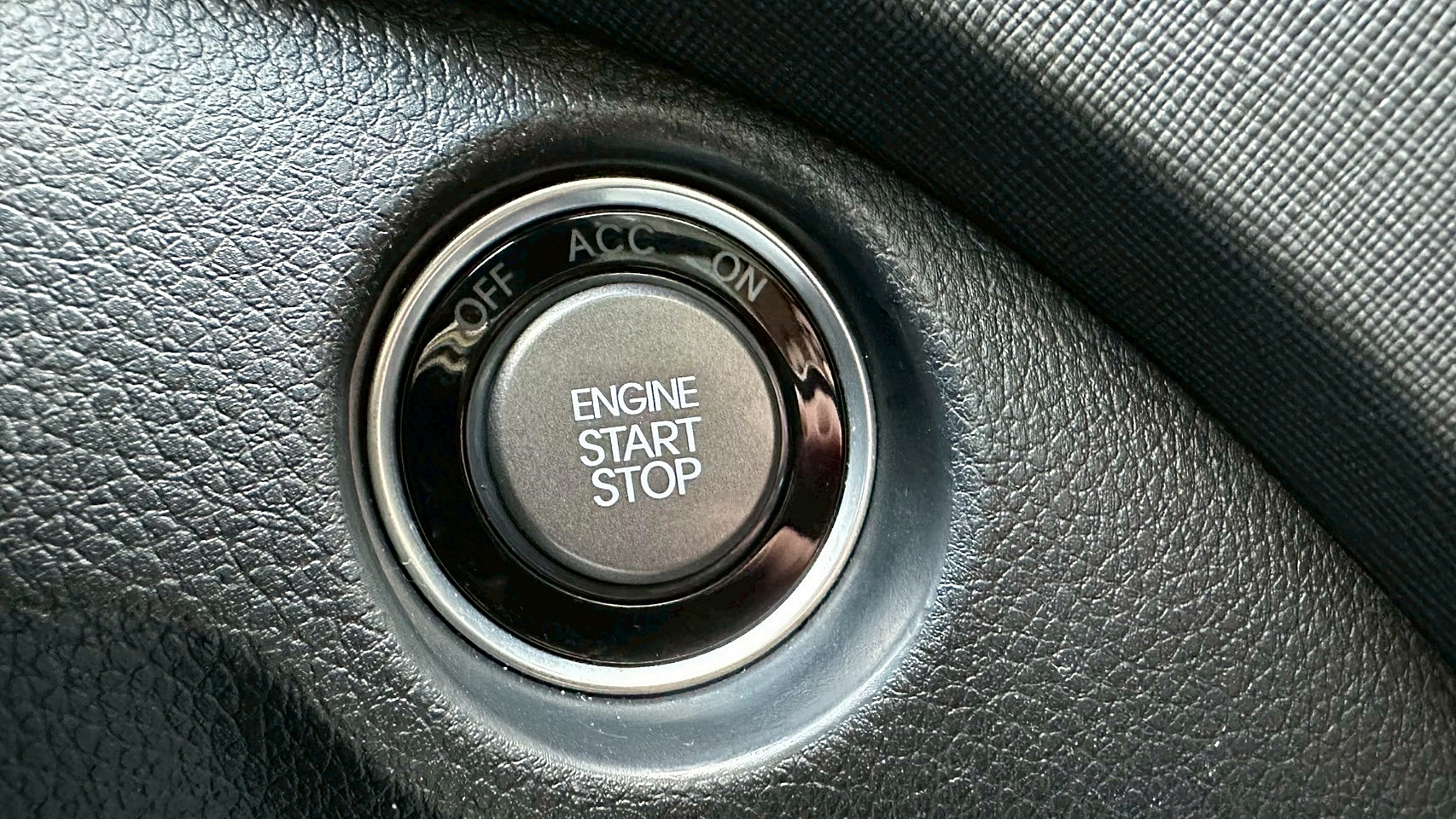 2014年 Hyundai Santa Fe 2.2皇家款 最頂級 新車價130萬 四輪傳動 6速手自排 渦輪增壓  全年度稅金不用一萬五 雙前座電熱椅 自動停車系統   第11張相片