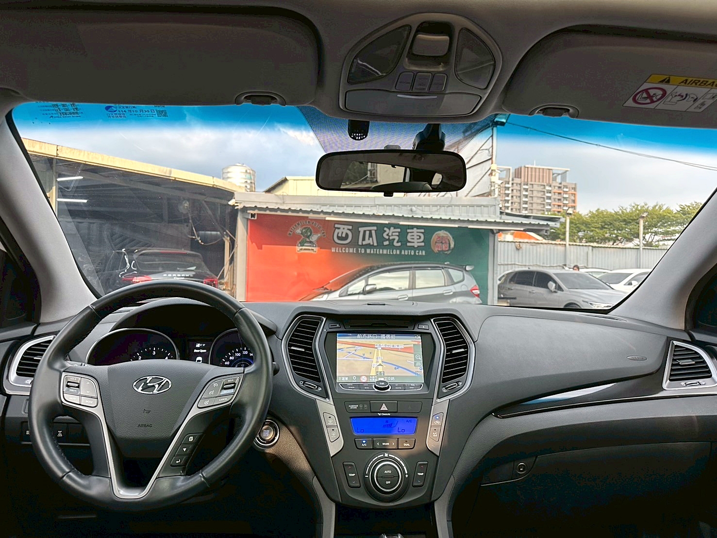 2014年 Hyundai Santa Fe 2.2皇家款 最頂級 新車價130萬 四輪傳動 6速手自排 渦輪增壓  全年度稅金不用一萬五 雙前座電熱椅 自動停車系統   第19張相片