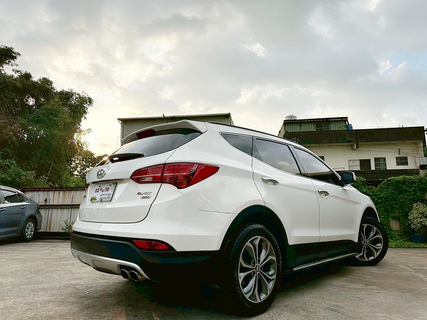 2014年 Hyundai Santa Fe 2.2皇家款 最頂級 新車價130萬 四輪傳動 6速手自排 渦輪增壓  全年度稅金不用一萬五 雙前座電熱椅 自動停車系統   第20張相片