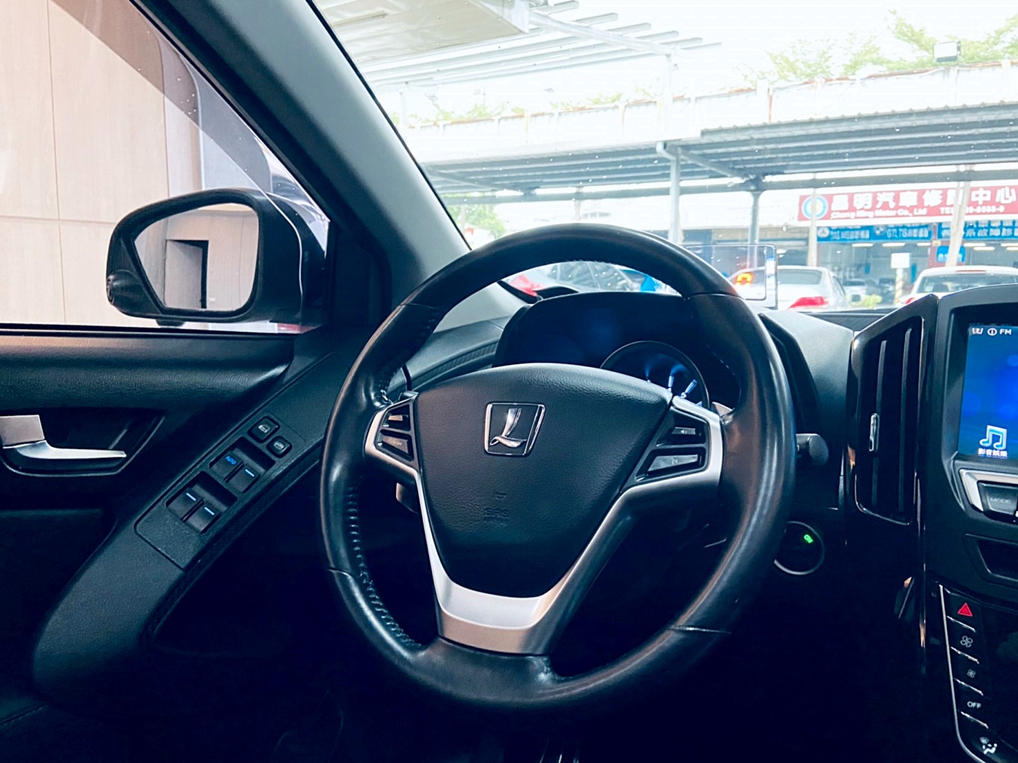 超值SUV 認證車兩年保固 2016年 Luxgen U6 Turbo ECO Hyper 1.8魅力型 6速手自排 渦輪增壓 僅跑11萬  第6張相片