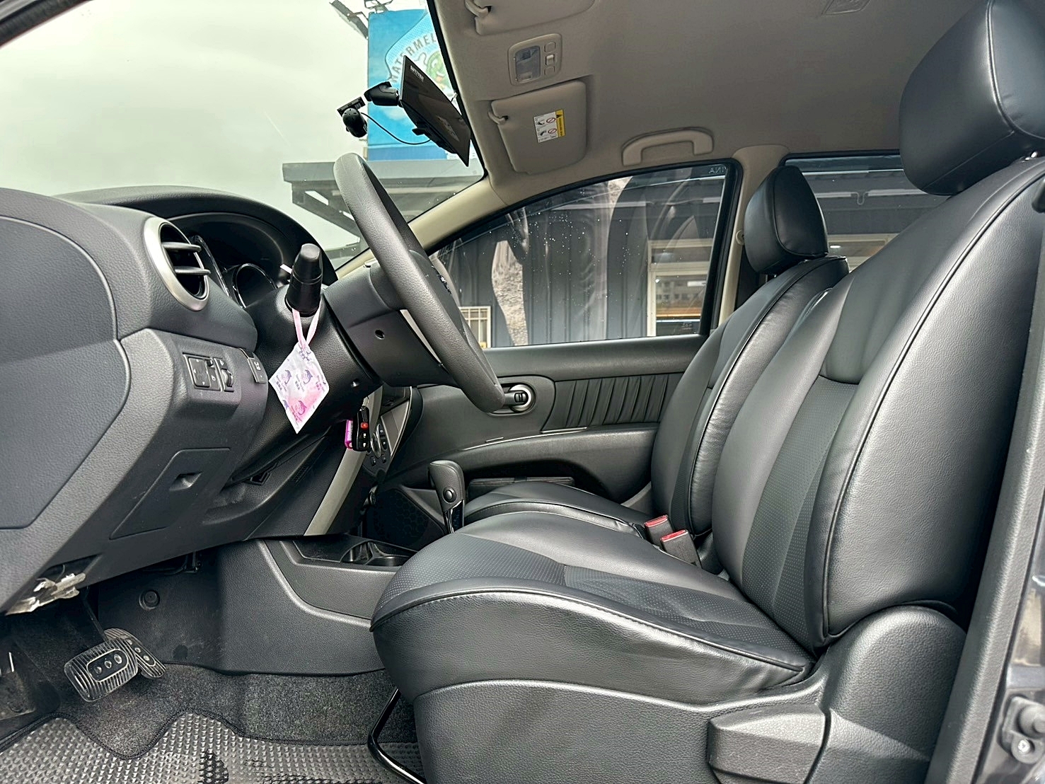 跑少 認證車兩年保固 2016年 Nissan Livina 1.6豪華版 原廠保養 僅跑六萬 CVT無段變速 自然進氣  第4張相片