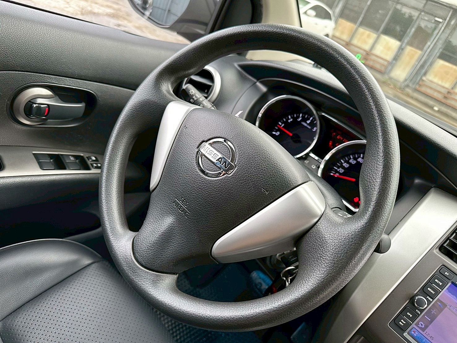 跑少 認證車兩年保固 2016年 Nissan Livina 1.6豪華版 原廠保養 僅跑六萬 CVT無段變速 自然進氣  第8張相片