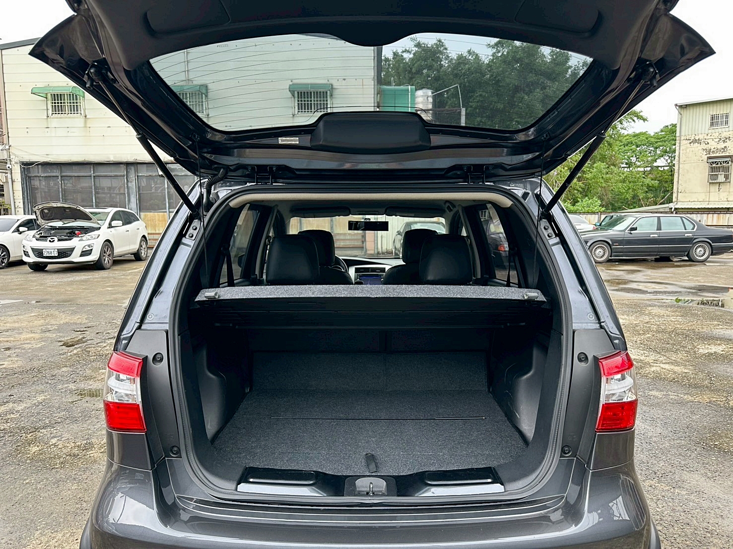 跑少 認證車兩年保固 2016年 Nissan Livina 1.6豪華版 原廠保養 僅跑六萬 CVT無段變速 自然進氣  第19張相片