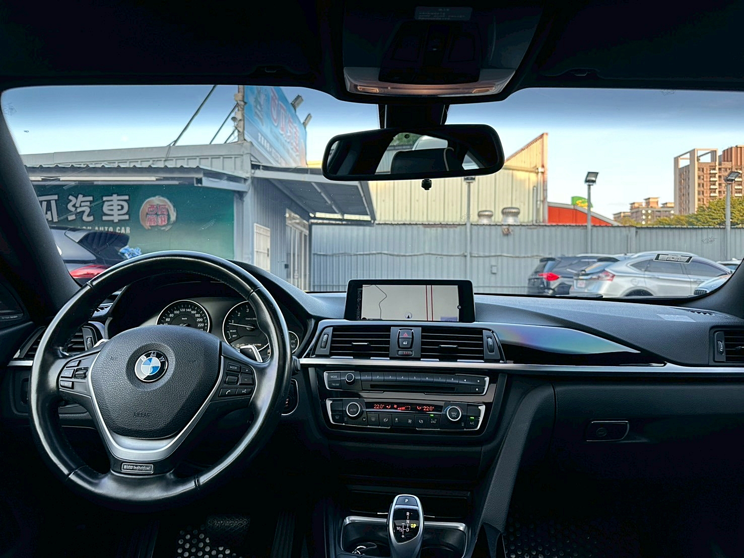 五門掀背轎跑車 2014年 BMW 428i 2.0 Gran Coupe Modern Line 新車價276萬 8速手自排 渦輪增壓 LED日行燈  HID氙氣頭燈   第6張相片