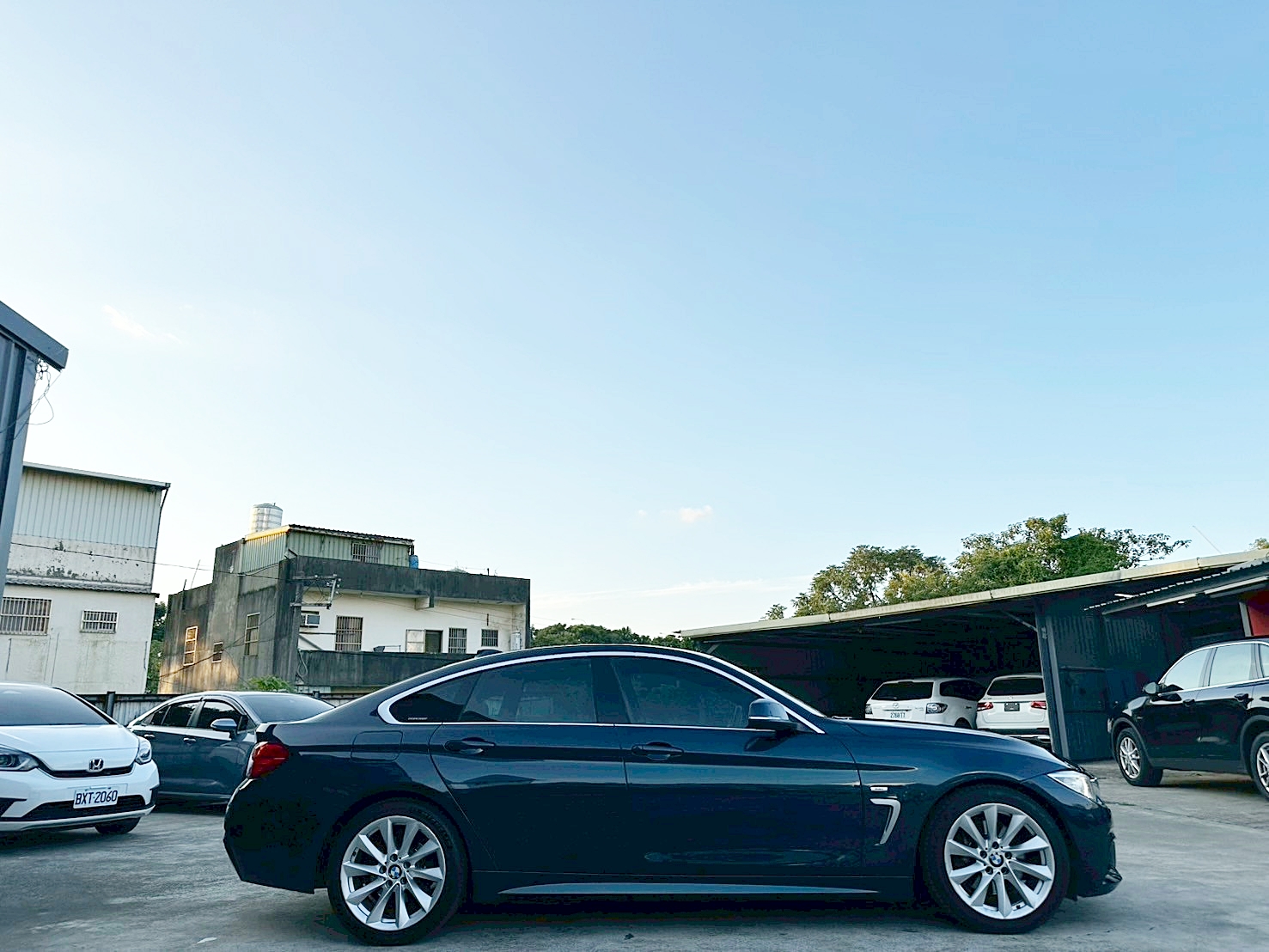 五門掀背轎跑車 2014年 BMW 428i 2.0 Gran Coupe Modern Line 新車價276萬 8速手自排 渦輪增壓 LED日行燈  HID氙氣頭燈   第15張相片