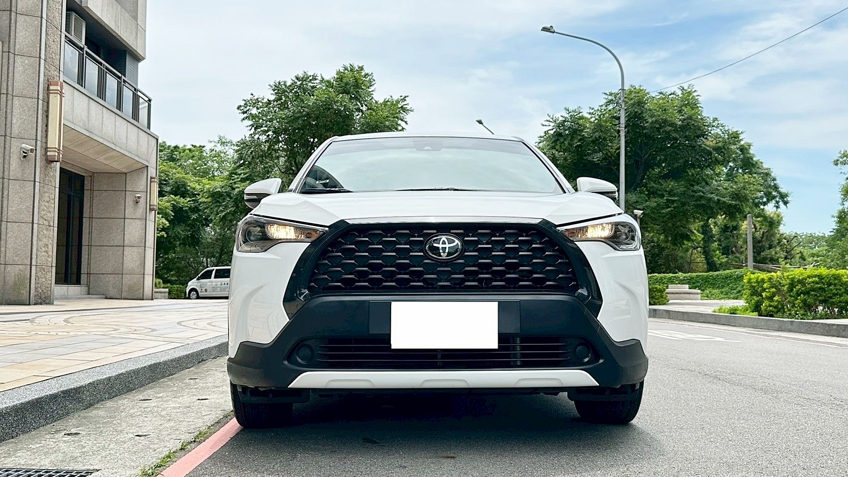 買對新古車 何必買新車 2024年 Toyota Corolla Cross 1.8豪華 僅跑1.9萬 原廠保固中 CVT 7速手自排 自然進氣  第1張相片