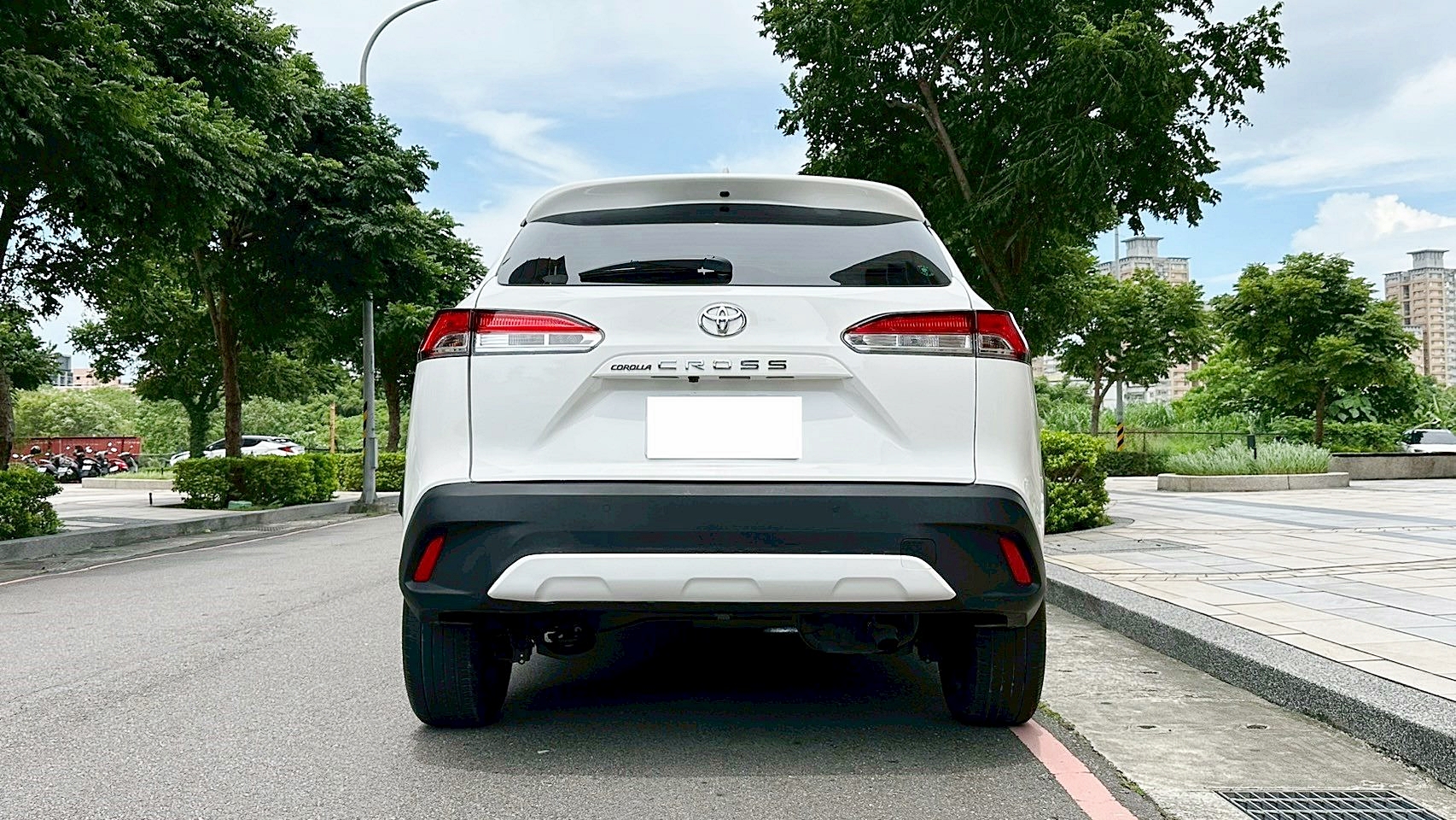 買對新古車 何必買新車 2024年 Toyota Corolla Cross 1.8豪華 僅跑1.9萬 原廠保固中 CVT 7速手自排 自然進氣  第12張相片