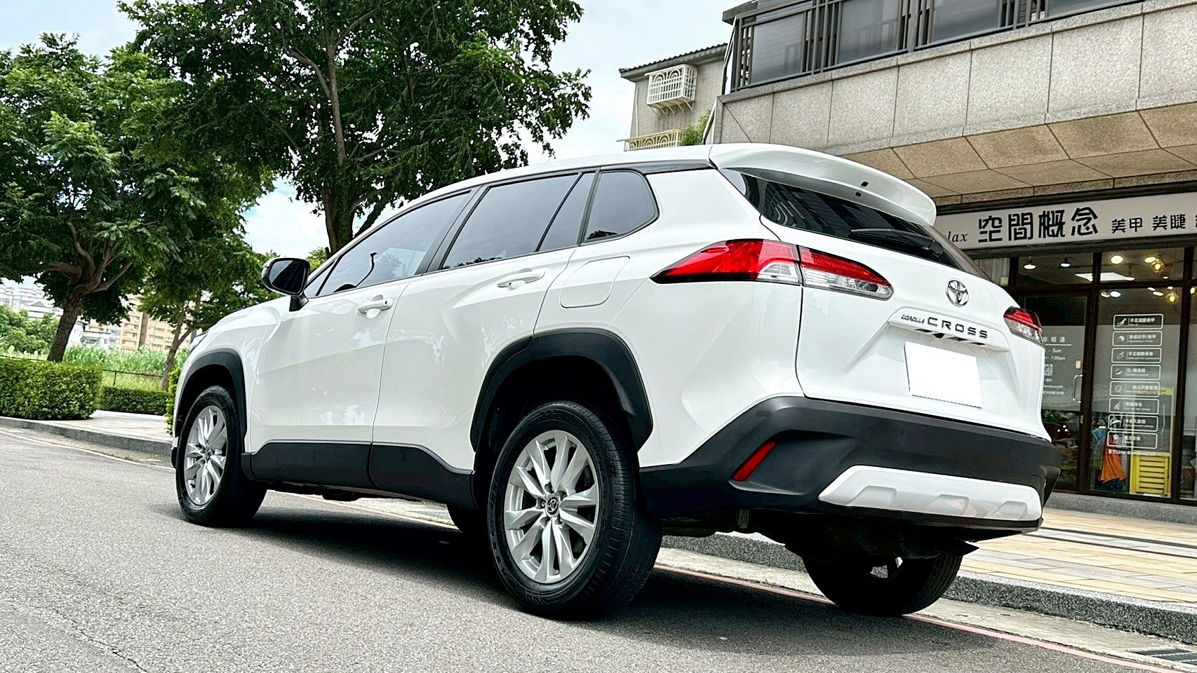 買對新古車 何必買新車 2024年 Toyota Corolla Cross 1.8豪華 僅跑1.9萬 原廠保固中 CVT 7速手自排 自然進氣  第13張相片