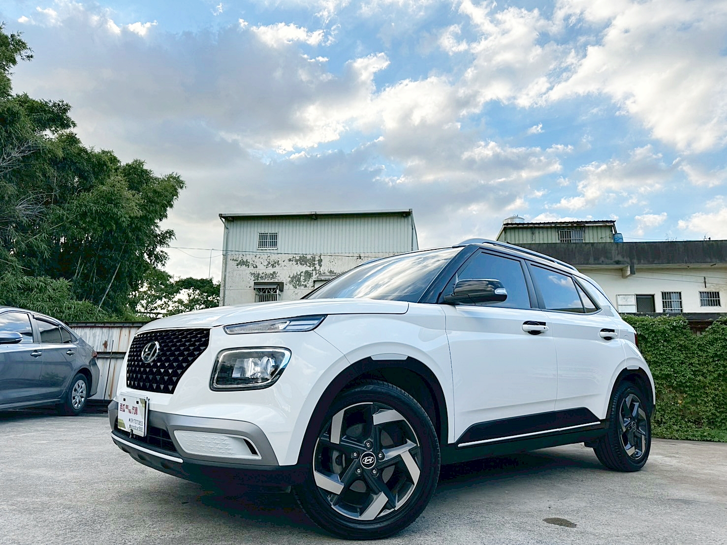 最頂級 跑四萬 2023年 Hyundai Venue 1.6懷特黑B&W CVT 8速手自排 自然進氣  第1張相片