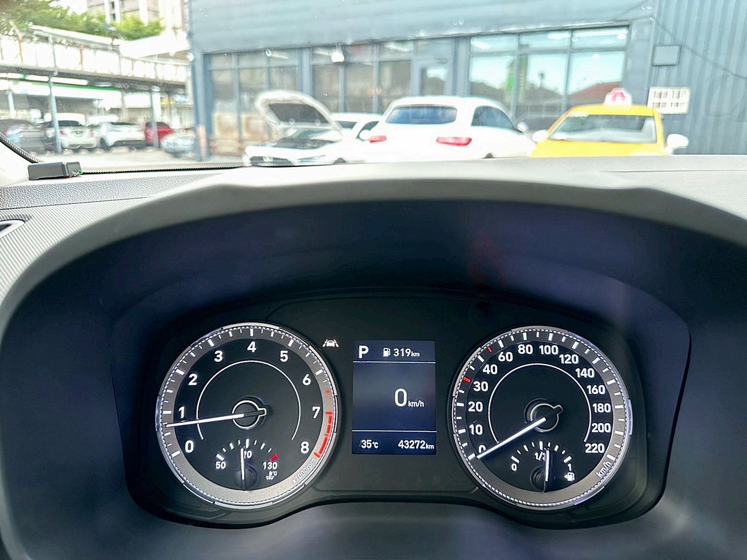 最頂級 跑四萬 2023年 Hyundai Venue 1.6懷特黑B&W CVT 8速手自排 自然進氣  第8張相片