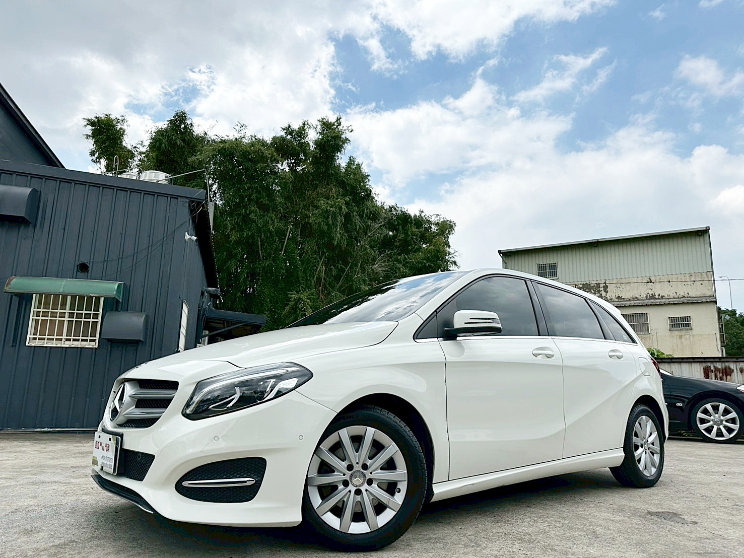 實車比照片更美 2016年 BENZ B180 1.6 新車價156萬 僅跑八萬 雙離合器7速自手排 渦輪增壓  第1張相片