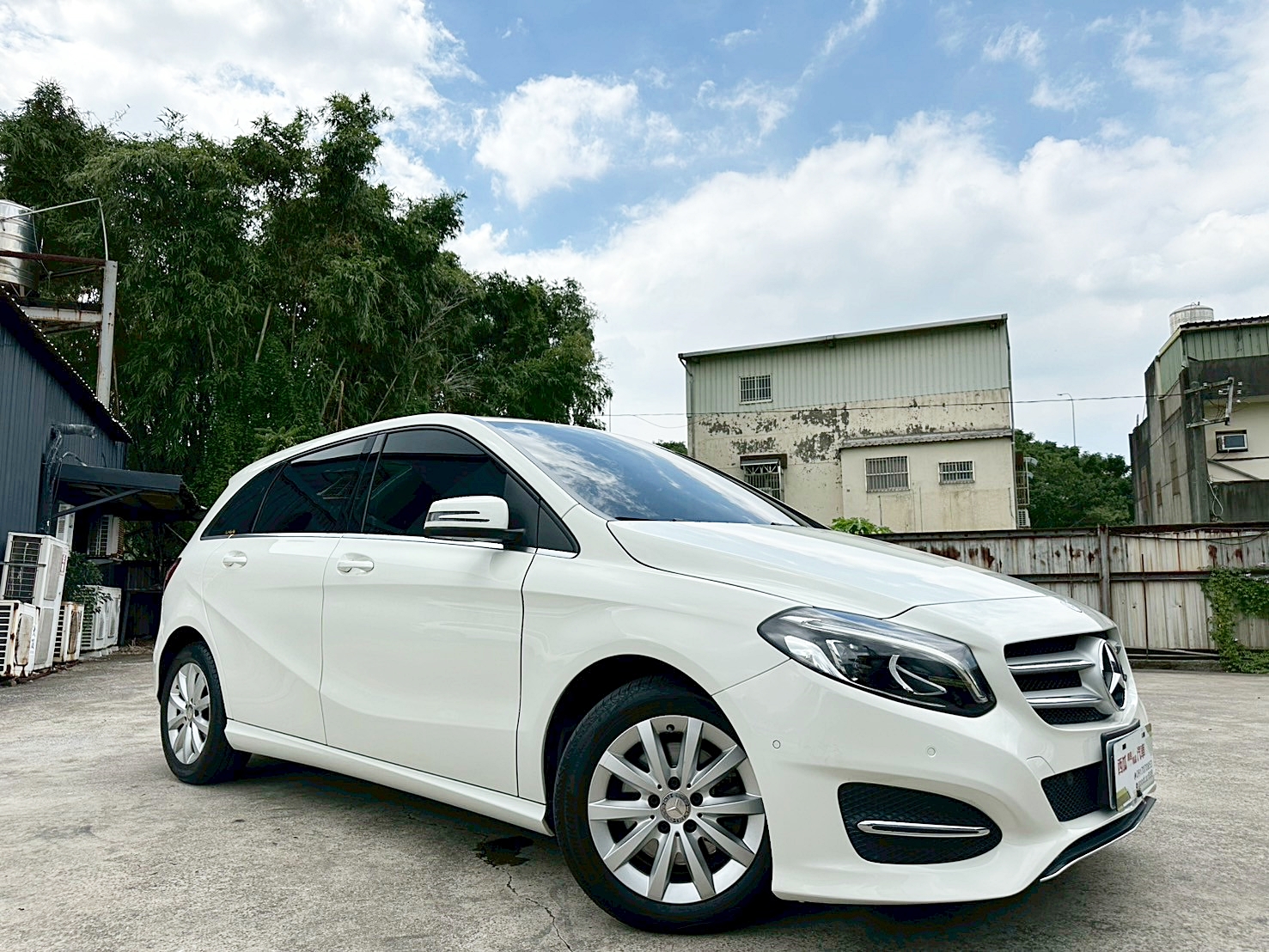 實車比照片更美 2016年 BENZ B180 1.6 新車價156萬 僅跑八萬 雙離合器7速自手排 渦輪增壓  第2張相片