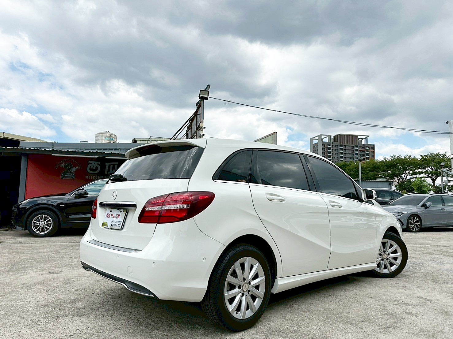 實車比照片更美 2016年 BENZ B180 1.6 新車價156萬 僅跑八萬 雙離合器7速自手排 渦輪增壓  第15張相片
