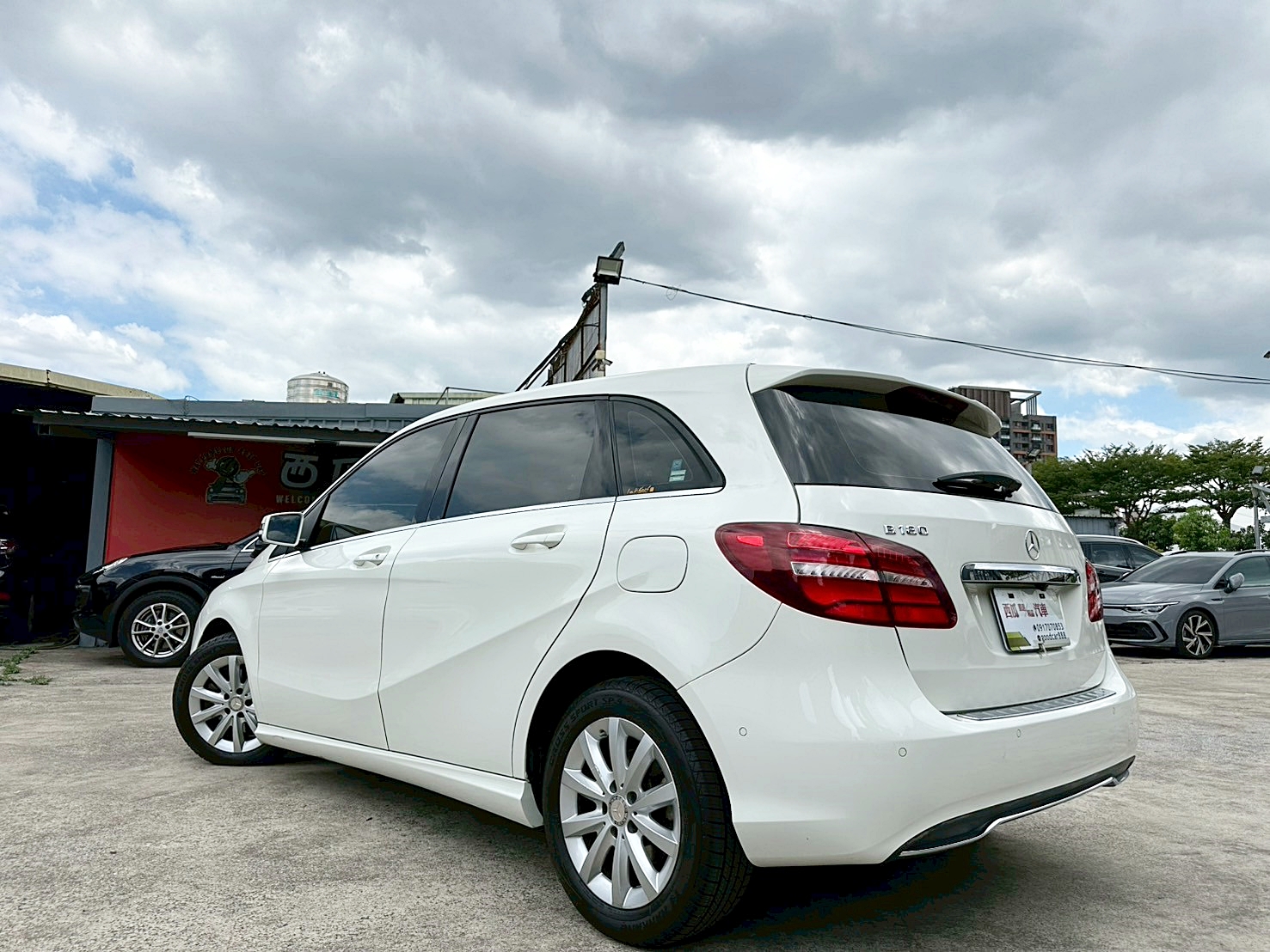 實車比照片更美 2016年 BENZ B180 1.6 新車價156萬 僅跑八萬 雙離合器7速自手排 渦輪增壓  第17張相片