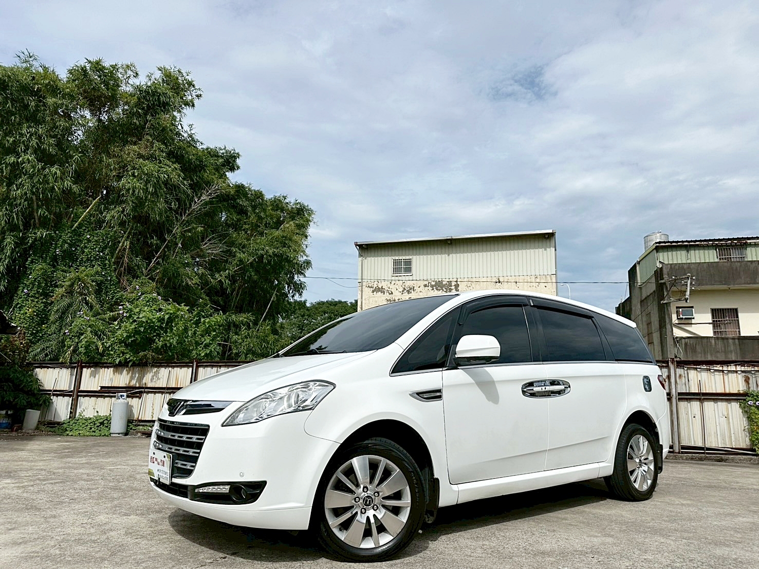 超舒適七人 認證車一年保固 2013年 Luxgen 7 MPV 2.2 尊爵型 5速手自排 渦輪增壓  第1張相片