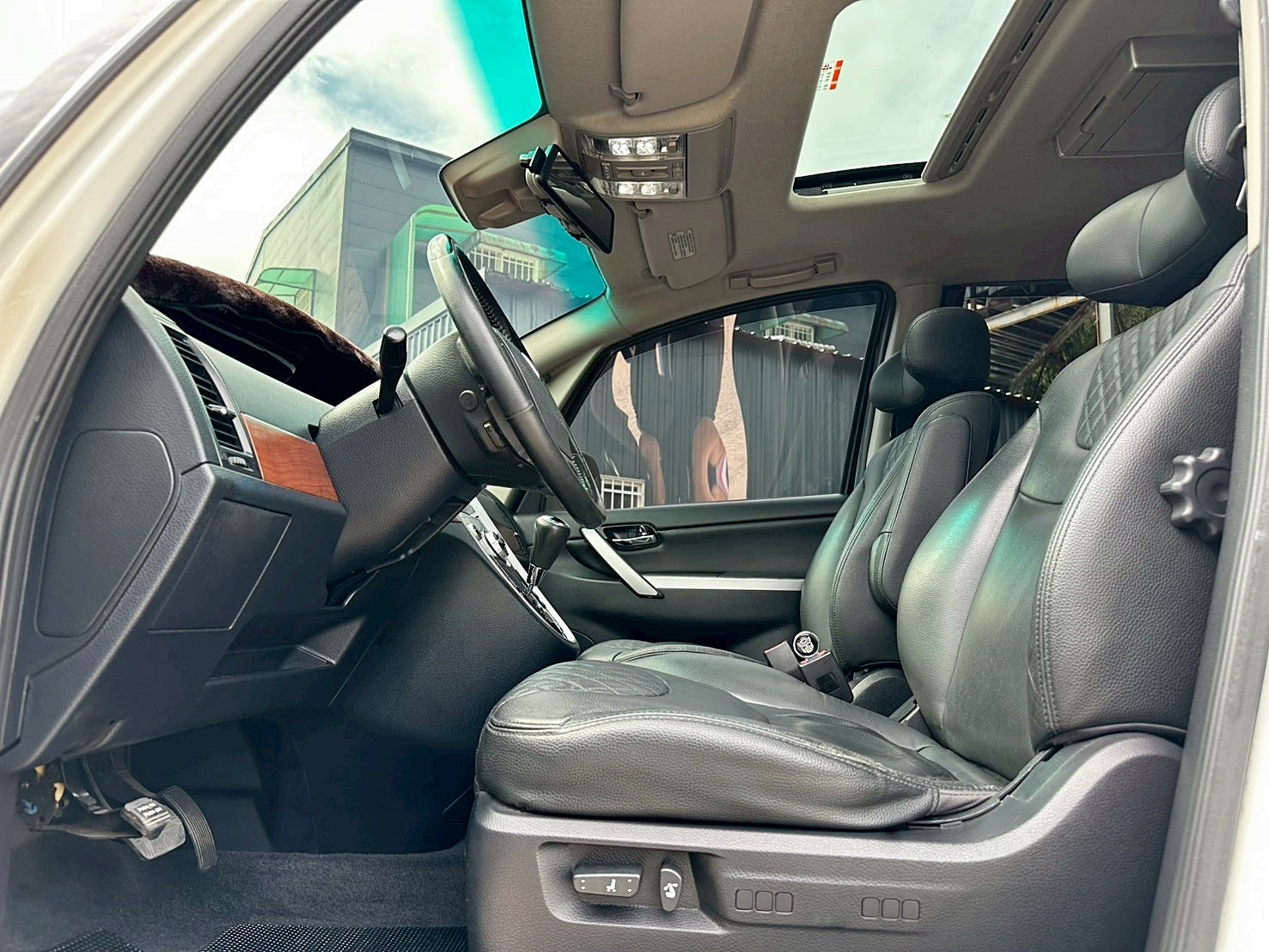 超舒適七人 認證車一年保固 2013年 Luxgen 7 MPV 2.2 尊爵型 5速手自排 渦輪增壓  第4張相片