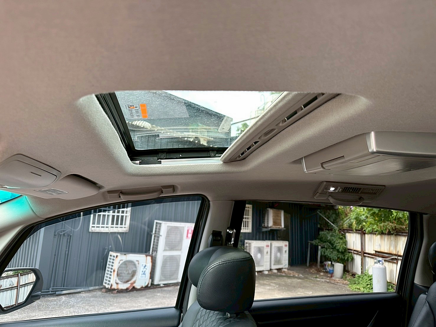 超舒適七人 認證車一年保固 2013年 Luxgen 7 MPV 2.2 尊爵型 5速手自排 渦輪增壓  第5張相片