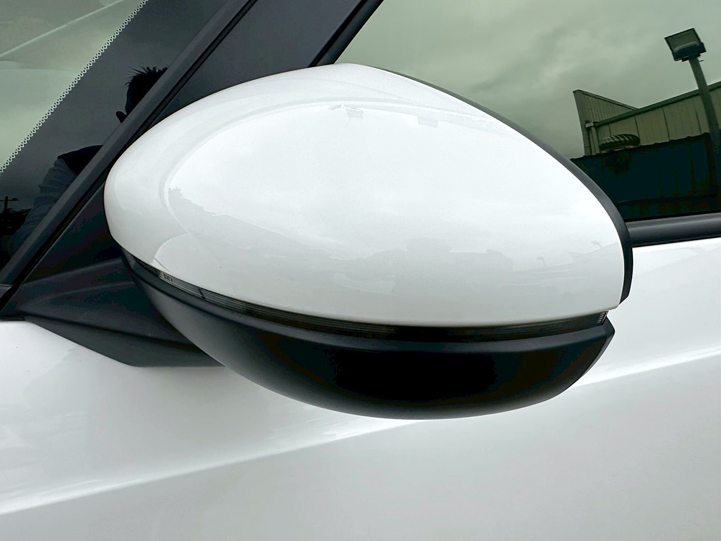 LINE ID:goodcar888 油電新時代 一年車 現買現賺價差  Honda Fit e：HEV油電版 新車價83萬 跑2萬  第3張相片