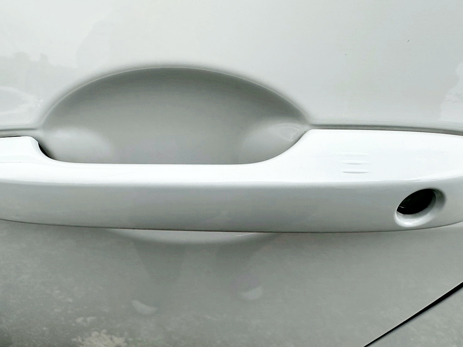 LINE ID:goodcar888 油電新時代 一年車 現買現賺價差  Honda Fit e：HEV油電版 新車價83萬 跑2萬  第5張相片